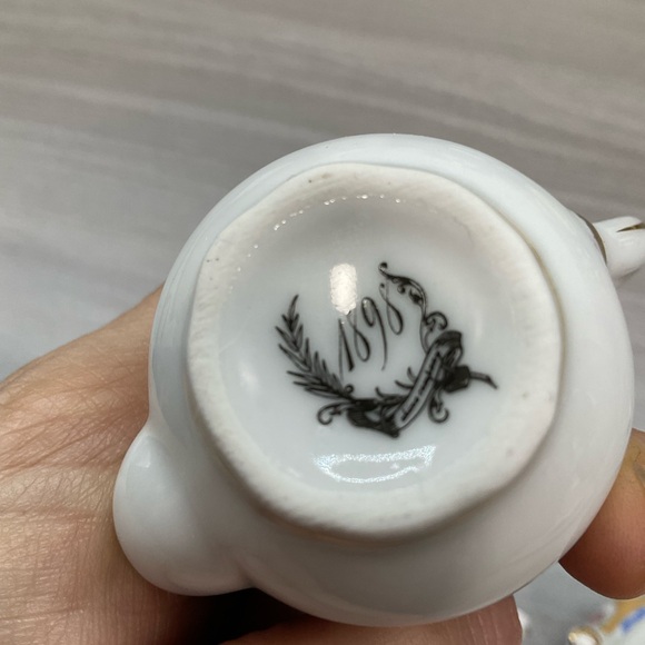 FOUR 1898 MINIATURE TEAPOTS WIYH LIDS - Picture 2 of 11